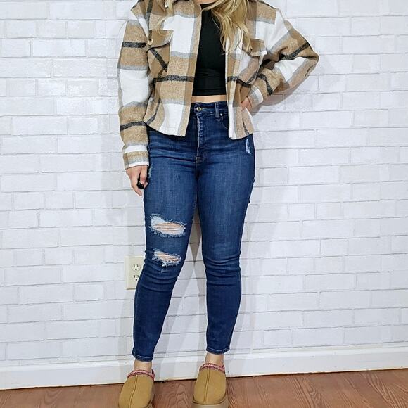 Good American Distressed Dark Wash Skinny Jeans - Picture 3 of 11